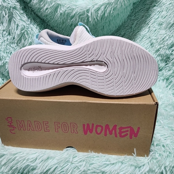 Ryka Slip On tennis shoes. - Picture 4 of 4